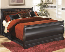 Load image into Gallery viewer, Huey Vineyard Queen Sleigh Bed with Mirrored Dresser and Nightstand
