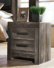 Load image into Gallery viewer, Wynnlow King Poster Bed with Mirrored Dresser, Chest and Nightstand
